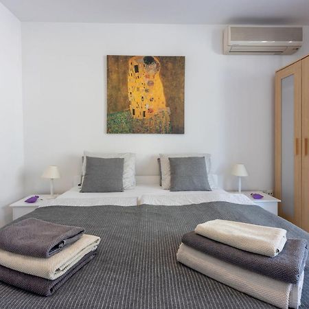 Apartment Vito Njivice Bagian luar foto