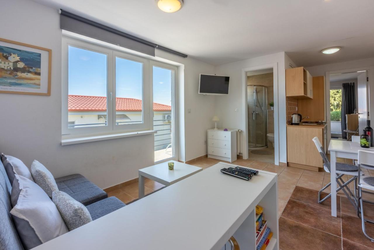Apartment Vito Njivice Bagian luar foto
